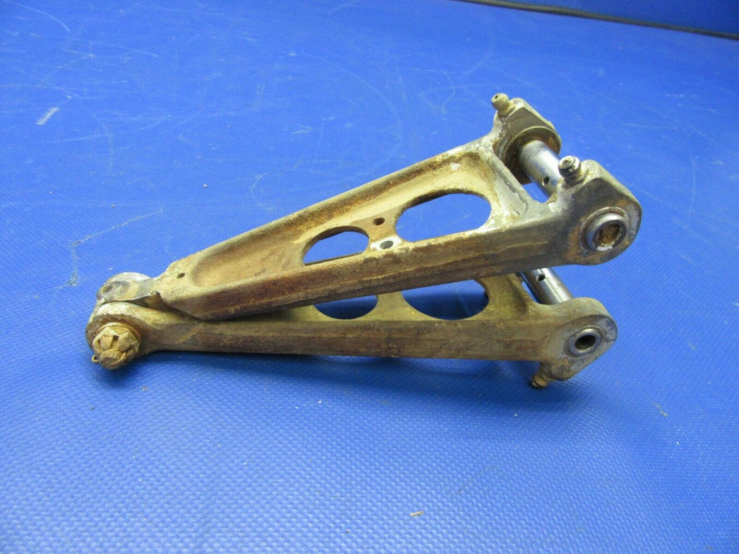 Beech F35 Upper & Lower Torque Knee Main Gear P/N 45-815011-6 (1021-565)