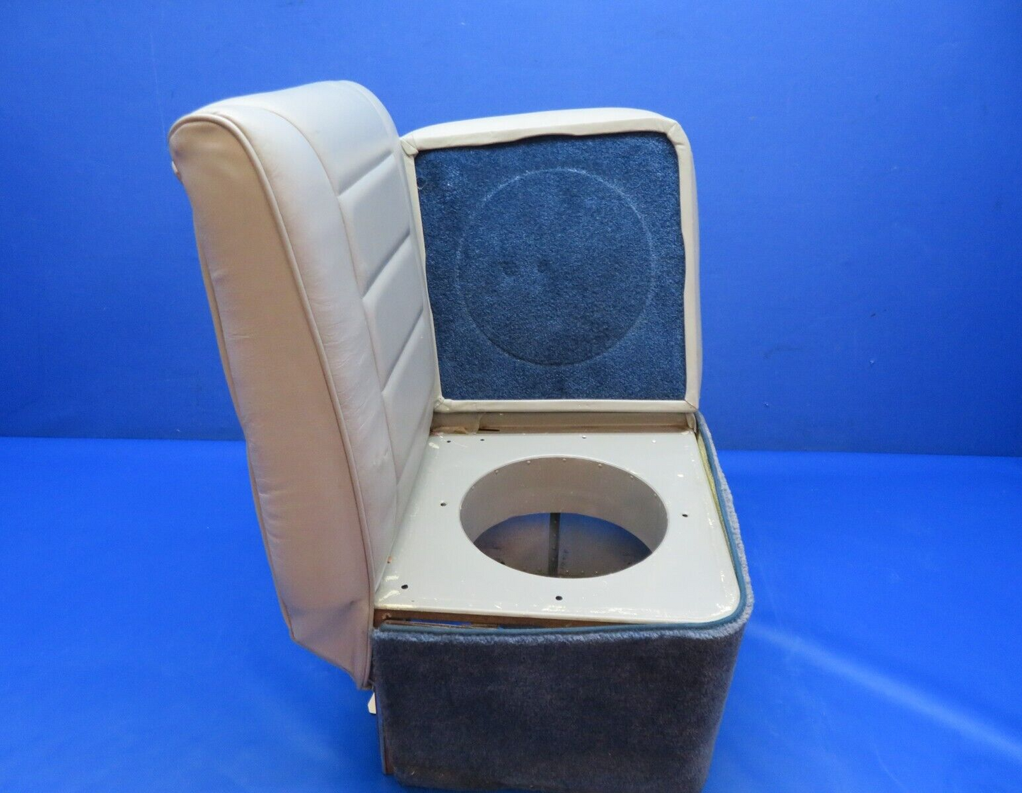 Cessna 401 / 401A Lavatory / Toilet Seat Assy P/N 5091408-1 (0124-134)