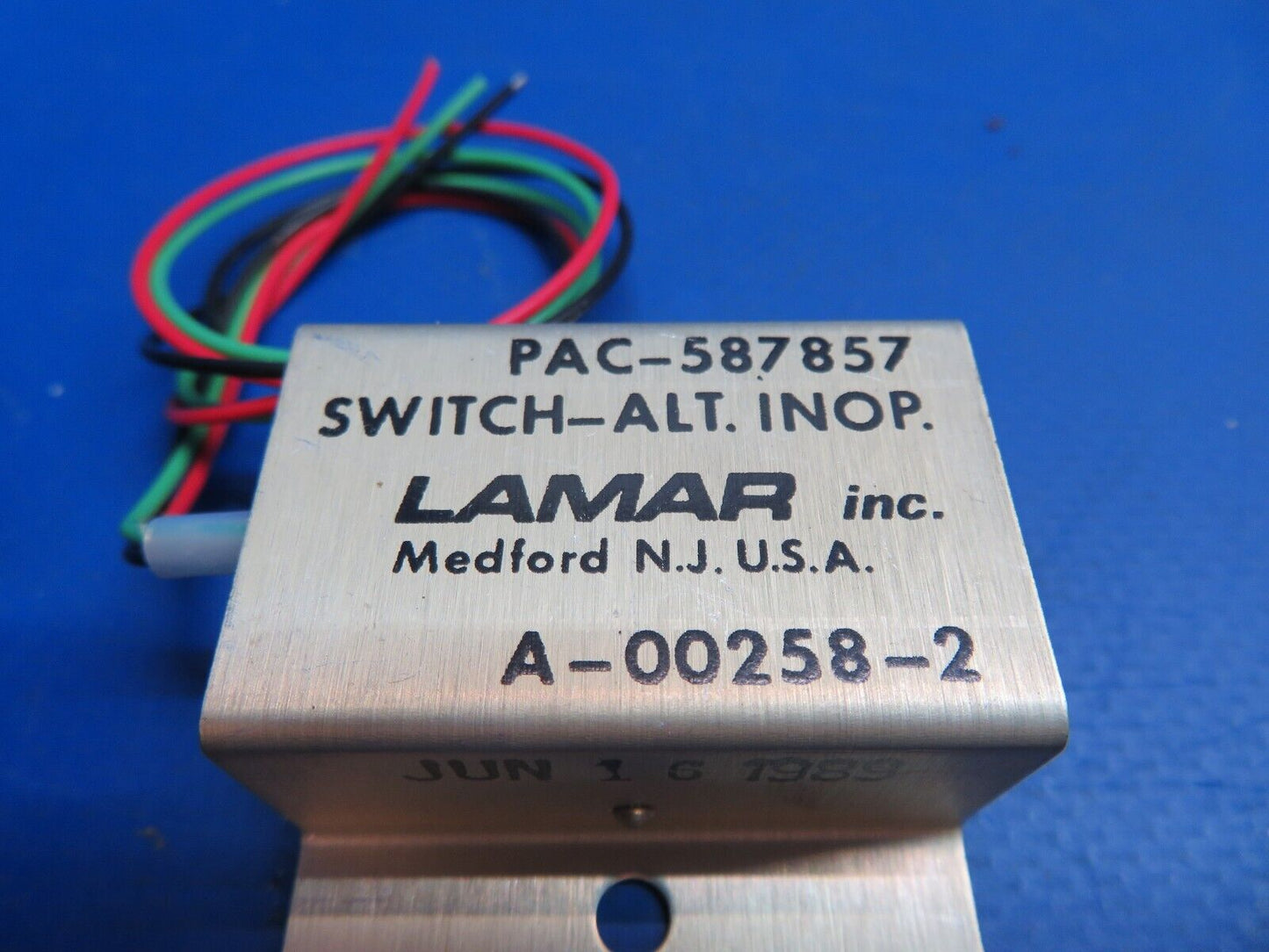 Lamar Alternator INOP Switch P/N 587857, A-00258-2 NOS (1122-658)