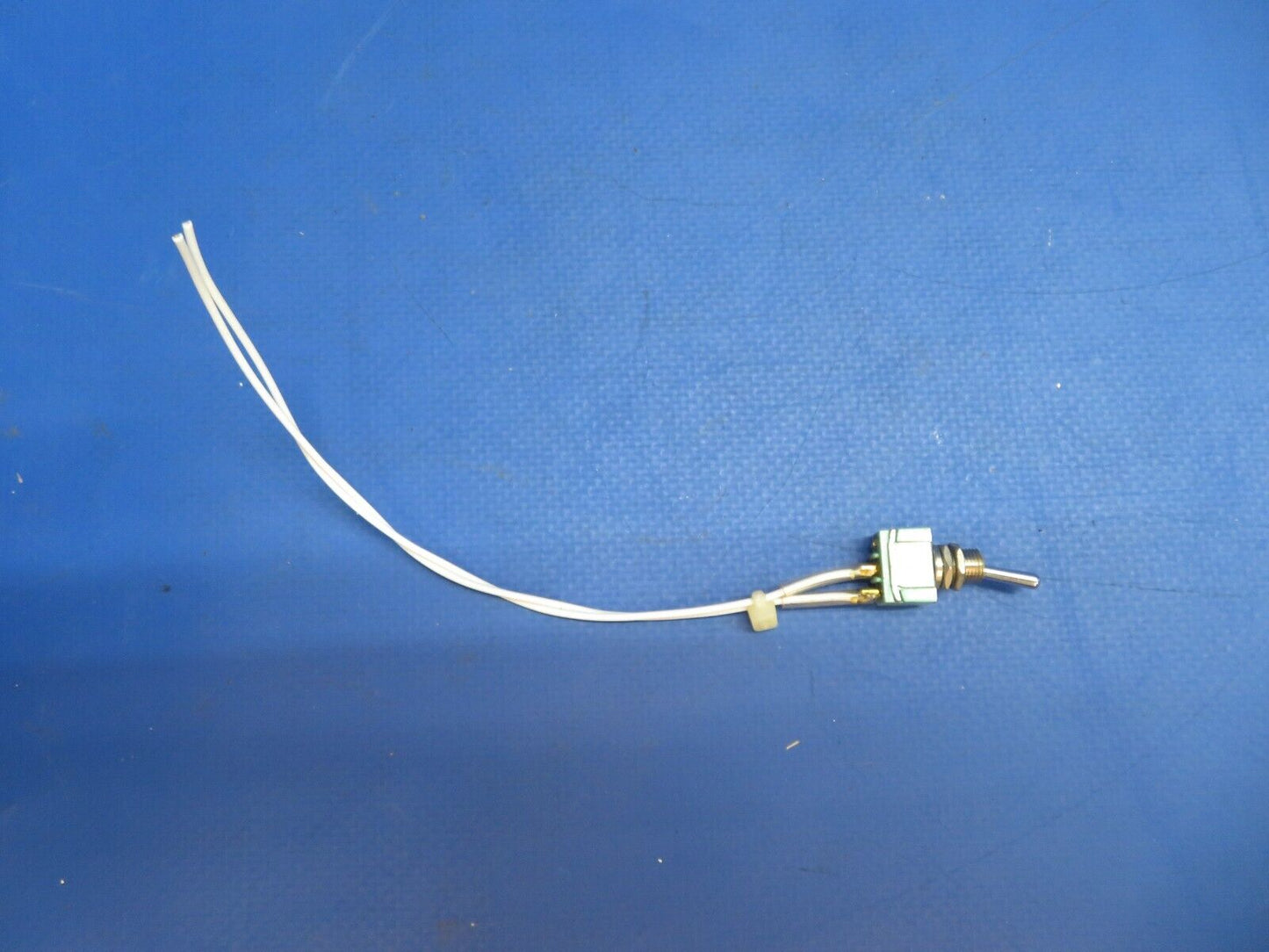 Piper PA-34-200T Switch LOT OF 4 P/N MTA106D, W31-X2M1G-2, 512TS1-4 (0323-521)