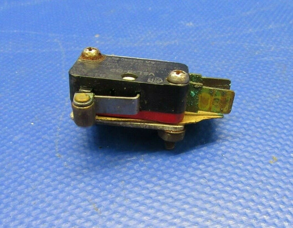 Cessna Cardinal 177RG Flap Limit Switch w/ Bracket P/N S1906-2 (0621-456)