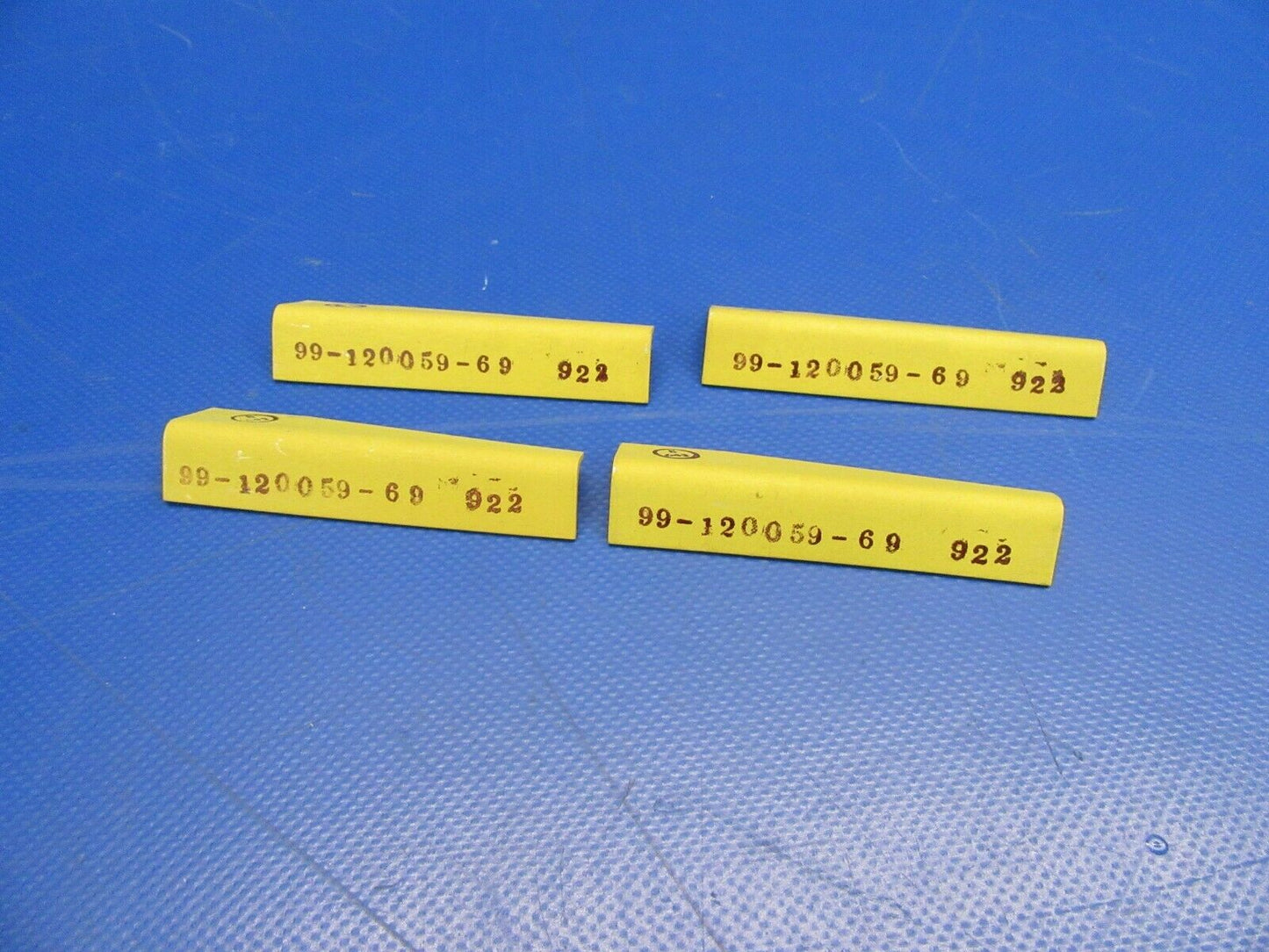 Beech King Air Clip LH OTBD & RH INBD PN 99-120059-69 NOSLOT OF 4 (0419-385)