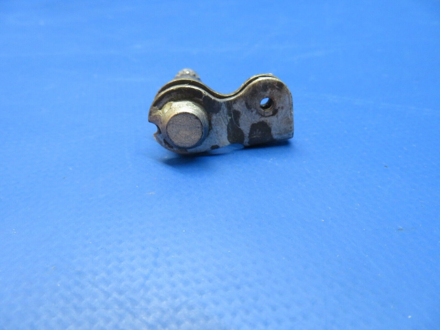 Cessna 172 / 172E Cabin Door Handle Shaft LH P/N 0511227-7 (0223-642)