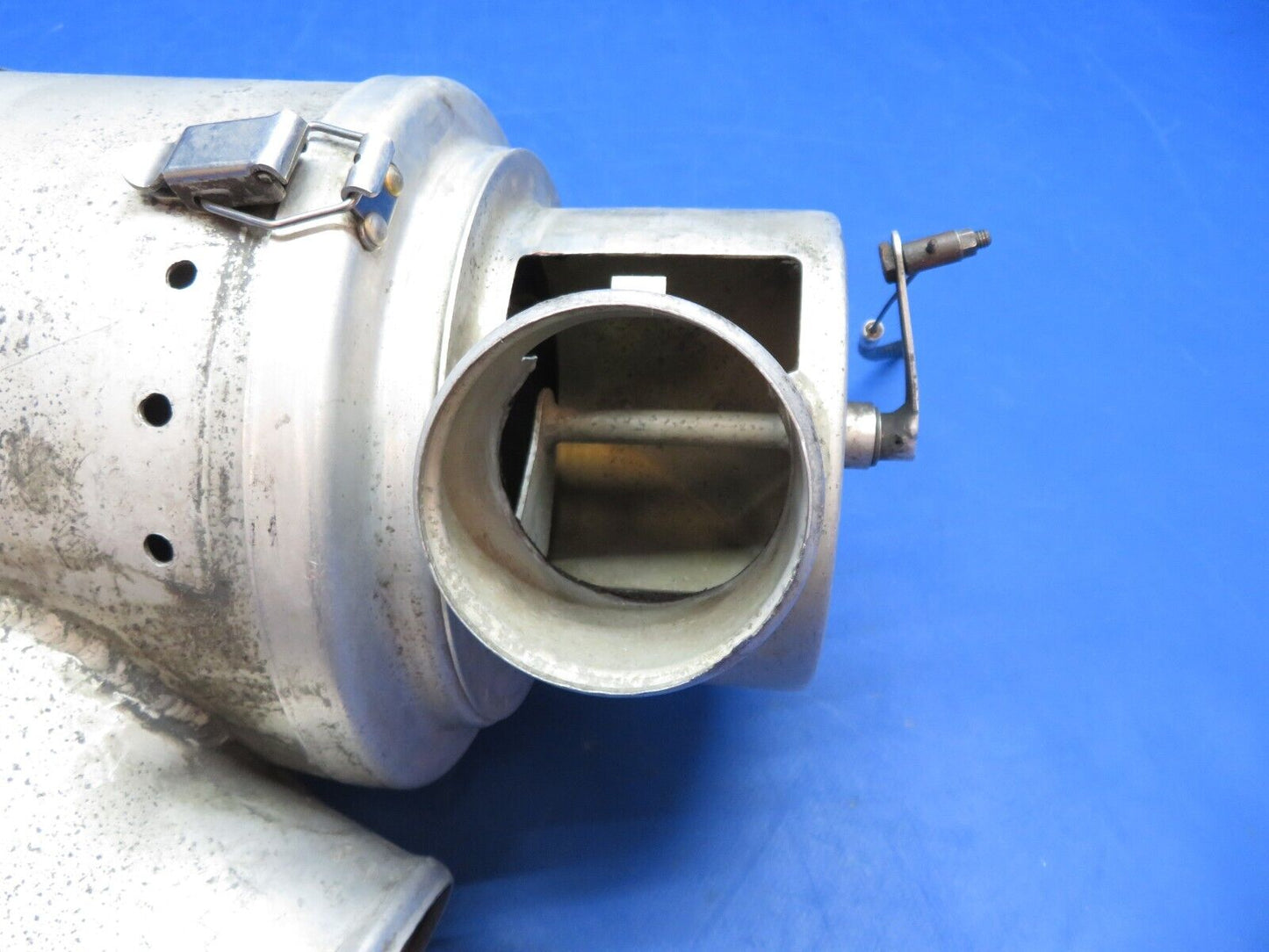 Cessna 310 / 310Q LH Air Induction Canister Assy P/N 0850344-57 (0823-777)