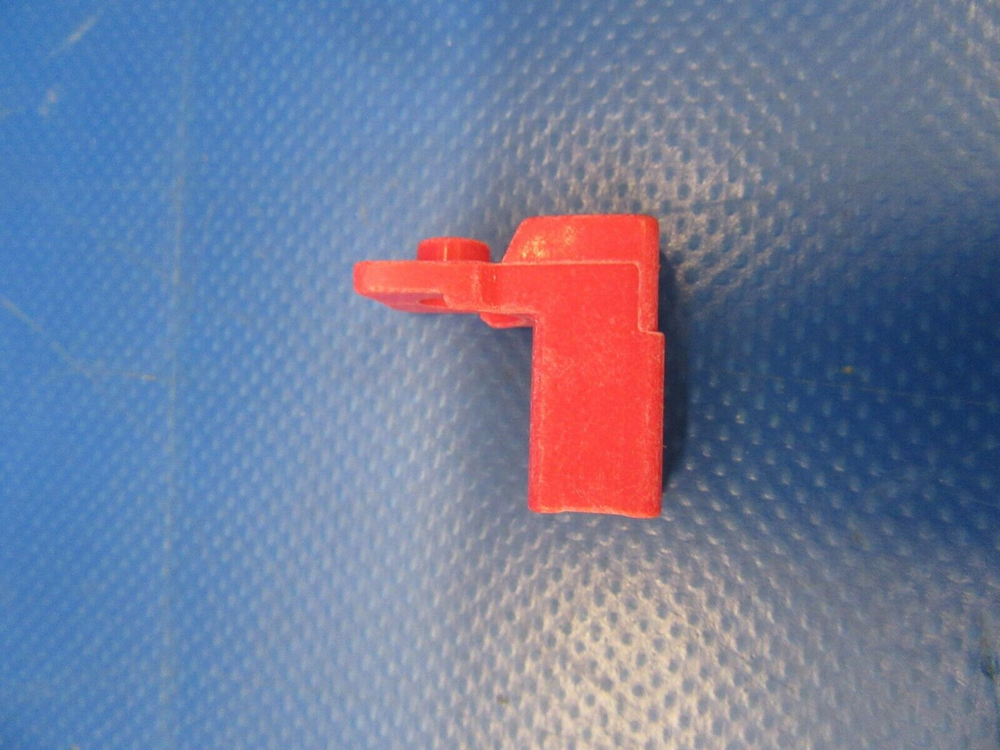 Piper 28 28R 151 161 181 201 28RT-201 31-350 32 Receptacle 758-369 NOS (0519-42)