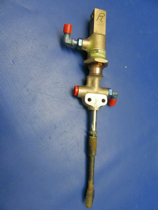 Cessna T210N Main Gear Down Lock 1280120-4 (0321- 408)