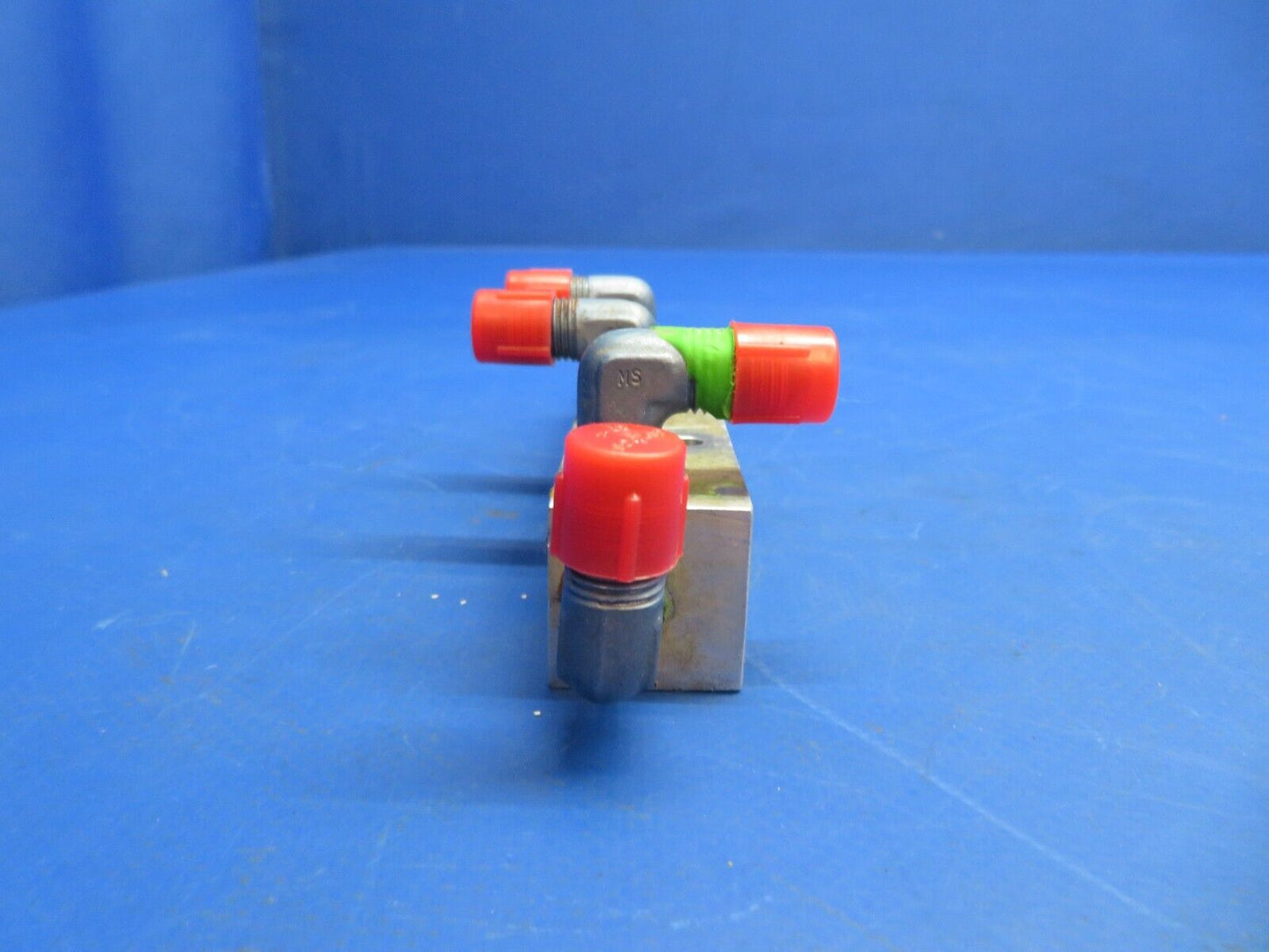 Piper PA-28R-201T Hydraulic Manifold LH P/N 67520-00, 67520-000 (1122-702)