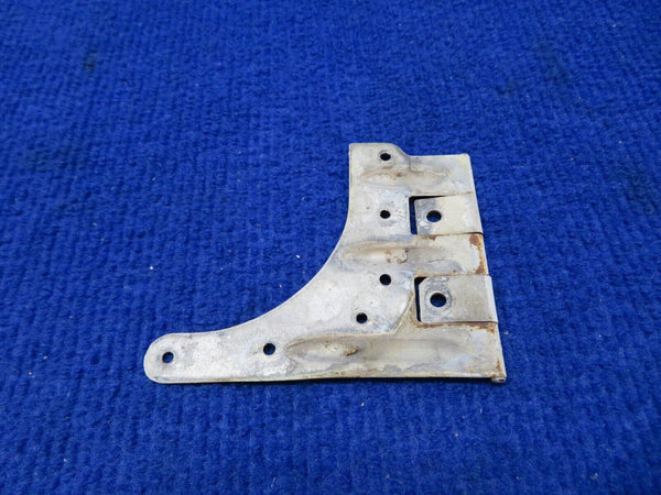 Cessna 150 / 150F Cabin Door Hinge Upper RH P/N 0411602-2 (0822-555)