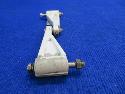 Cessna 310 Torque Link Assy LH Main Gear Upper & Lower P/N 0841000-65 (0522-365)