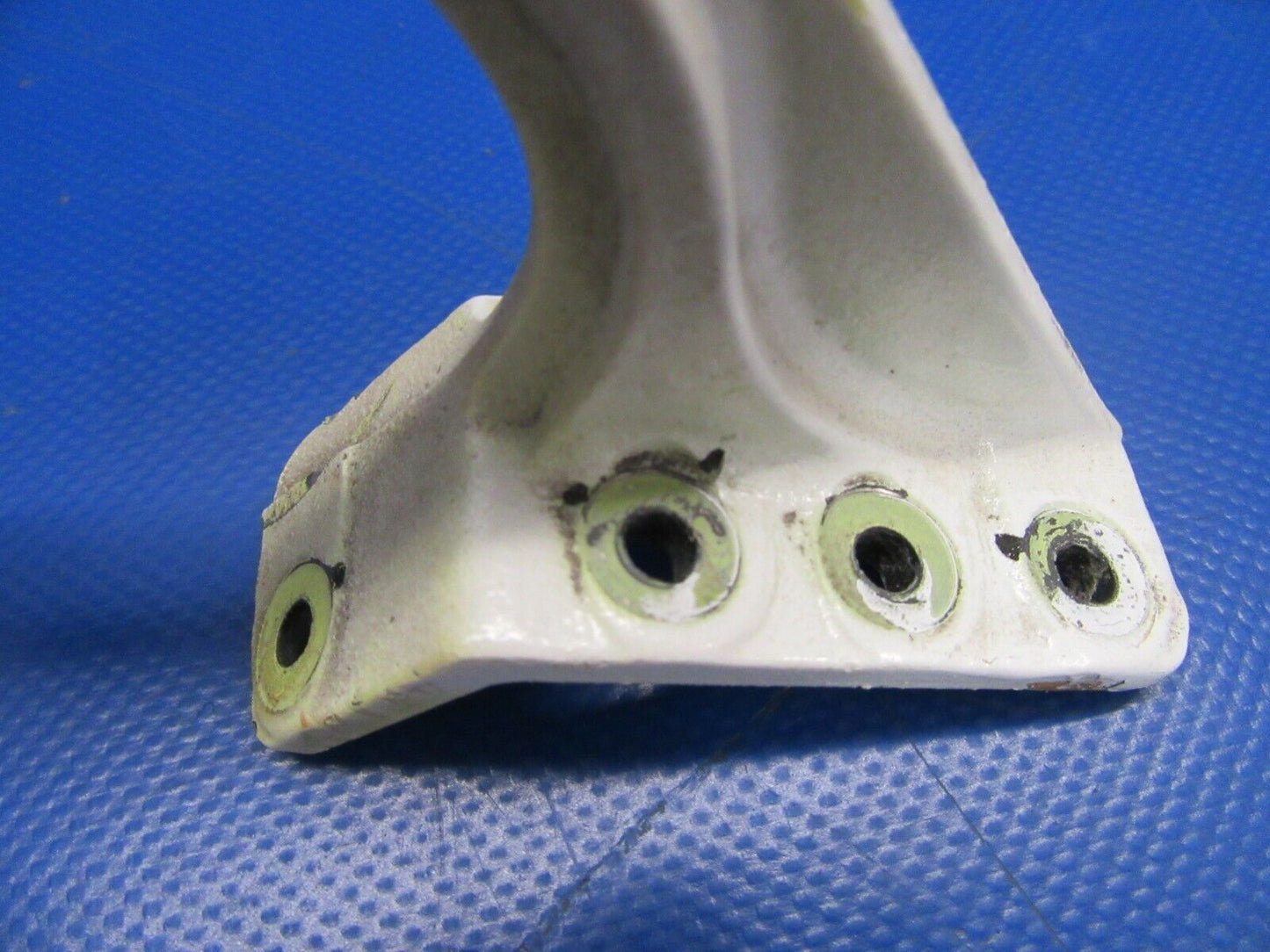 Beech Bonanza A36 Hinge Assy MLG AFT INBD RH P/N 35-815016-5 (0719-54)