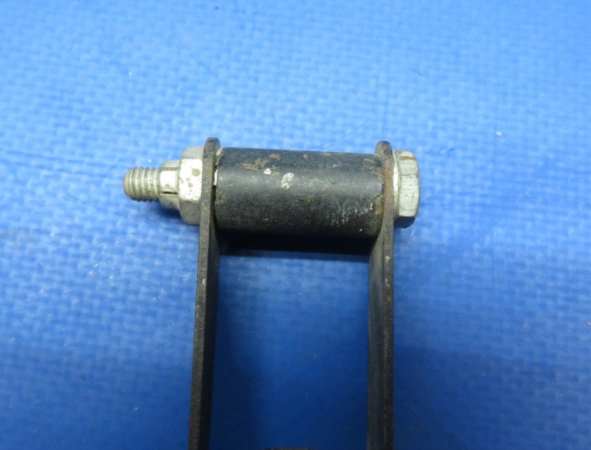 Piper PA-25 Latch Assy FWD Distributor Attachment P/N 61781-00 (0523-130)
