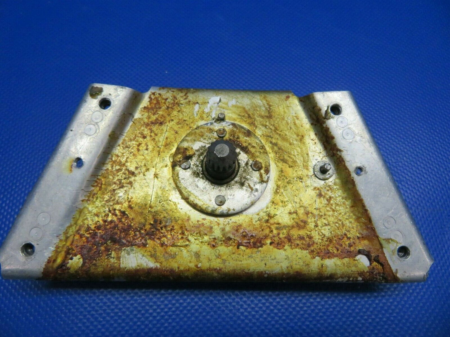 Piper PA-28-140 Trim Pulley Bracket Assy P/N 63219-00, 63219-000 (1220-354)