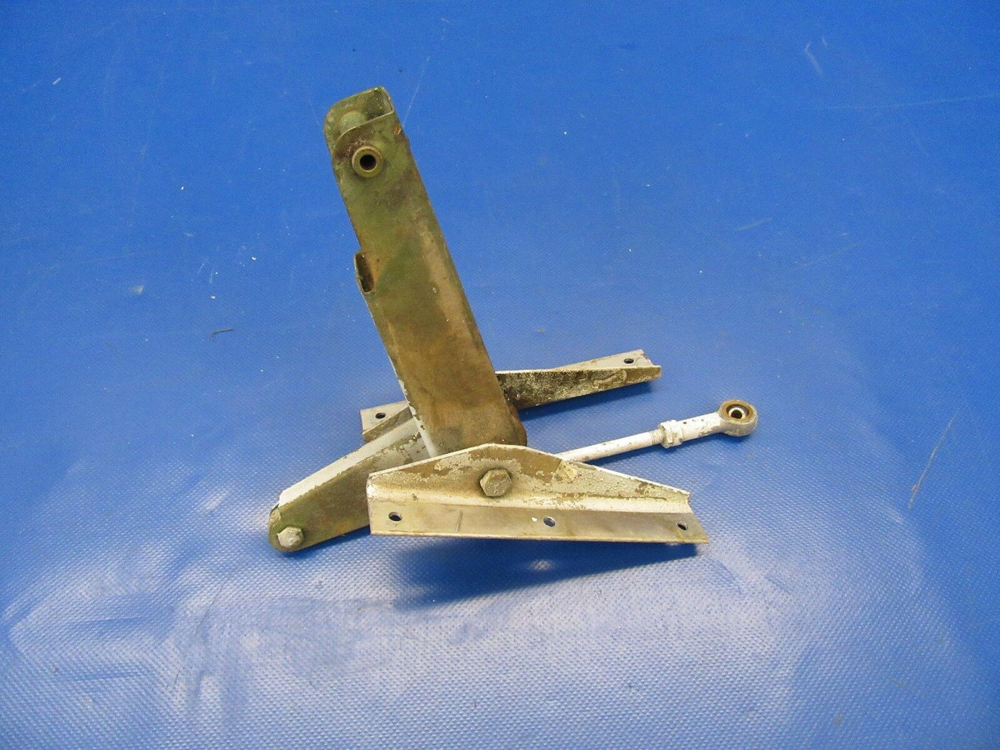 Cessna 206 / 210 Bellcrank Assy Flap OTBD P/N 1260059-1 (0617-61)
