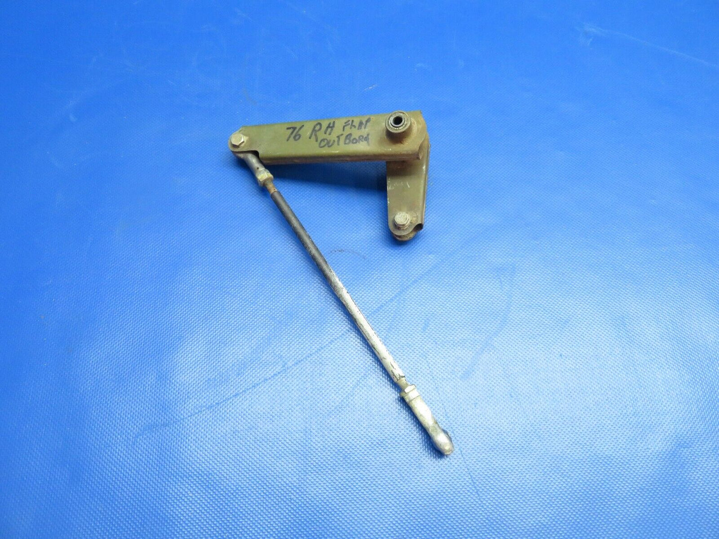 Cessna 210 Flap Bellcrank Assy RH OTBD W / Push Rod P/N 1262038-2 (0124-1096)
