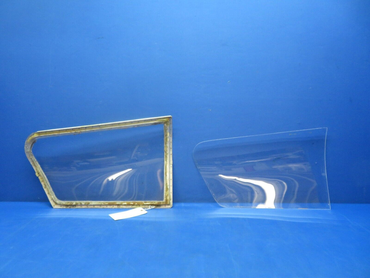 Early Cessna 310 / 310B Emergency Window Assy P/N 0811693-1 (1223-128)