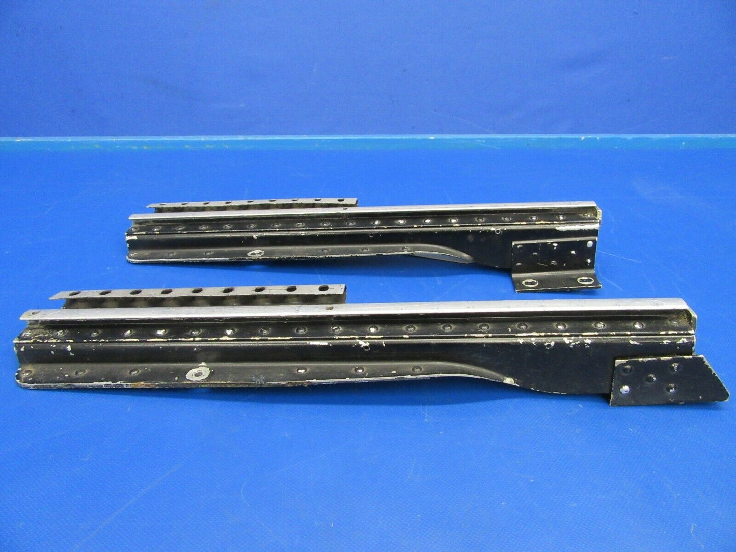 Cessna 310 / T310Q Seat Track Assy LH INBD OTBD 0812987-9, 0812987-8 (0619-110)