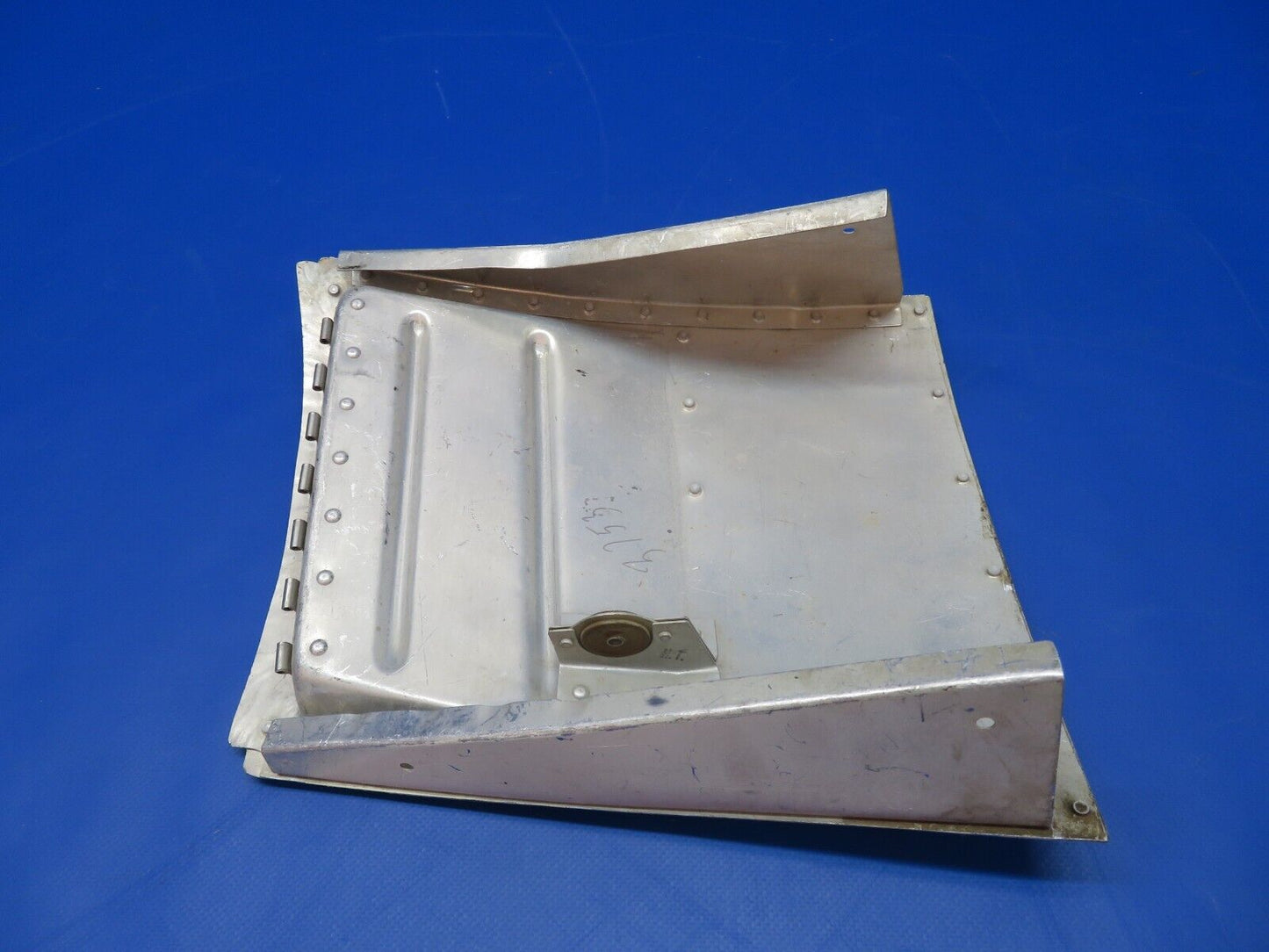 Cessna 206 / 210 RH Cowl Flap Door P/N 1213261-202 (1022-340)