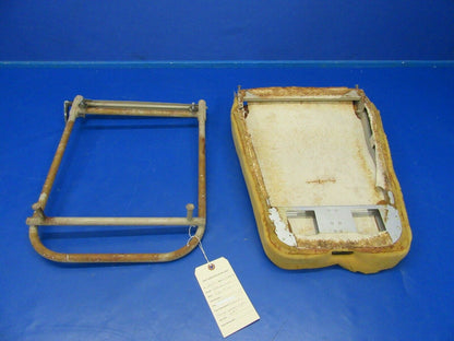 Piper PA32-300 Cherokee Six Seat #4 FWD Face CTR RH Seat 96827-03 (0819-155)