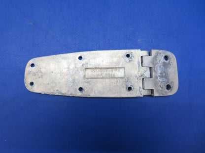Cessna 150 / 150L RH Upper Hinge Assy Cabin Door P/N 0413426-4 (0823-765)