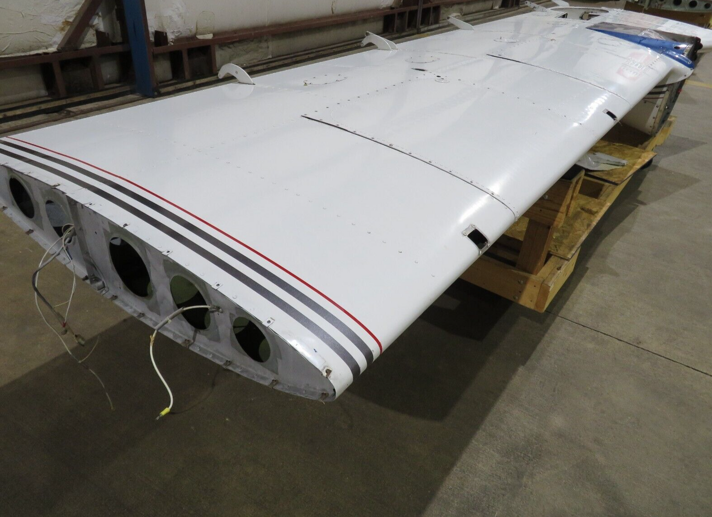1978 Piper PA-34-200T Seneca LH Wing P/N 37093-03 (0423-104)