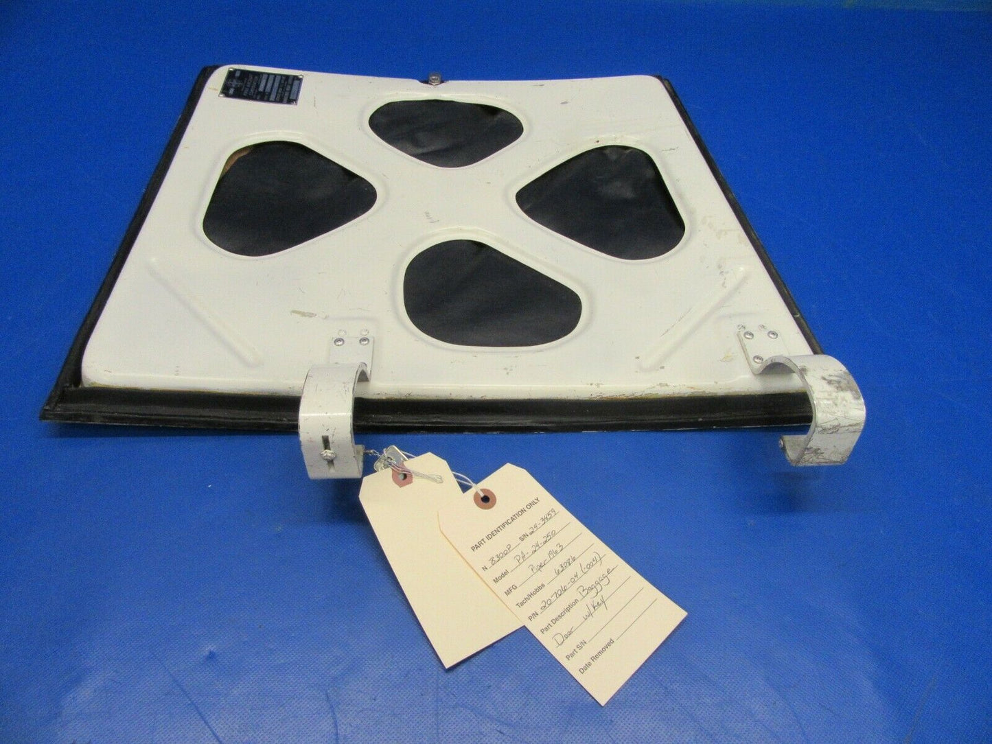 Piper PA-24-250 Comanche Baggage Door w/ Key P/N 20706-04, 20706-004 (1219-132)
