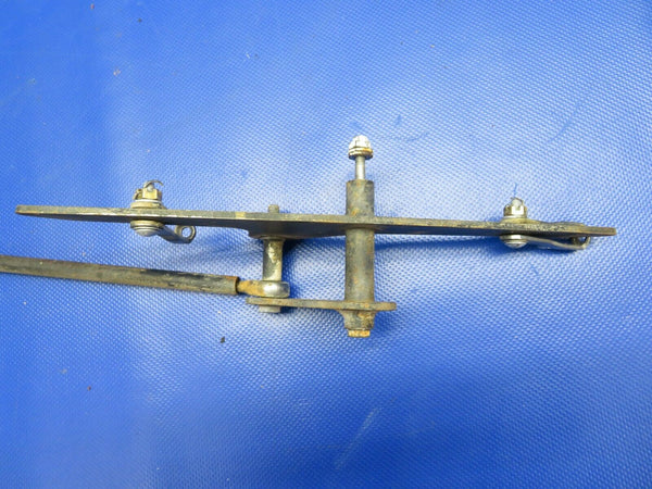 Piper Cherokee PA-28-140 Aileron Bellcrank Assy RH P/N 62771-02 (1220-387)