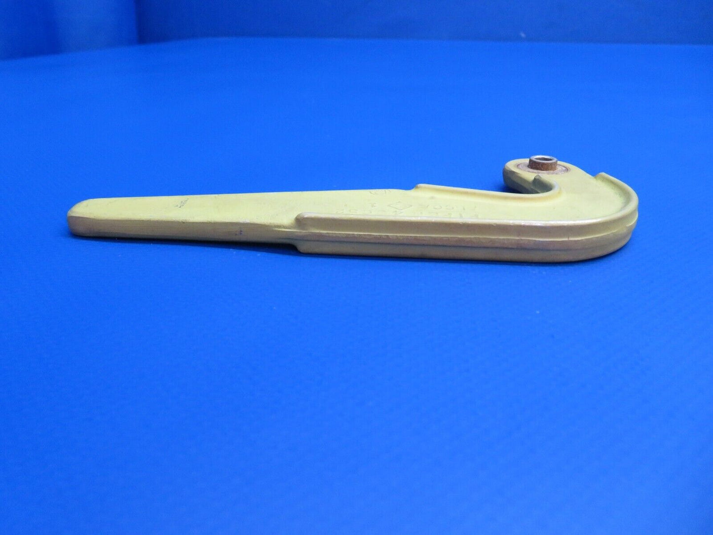 Piper Navajo Door Hinge P/N 47529-032, 464-672, 41984-000 NOS (0922-579)