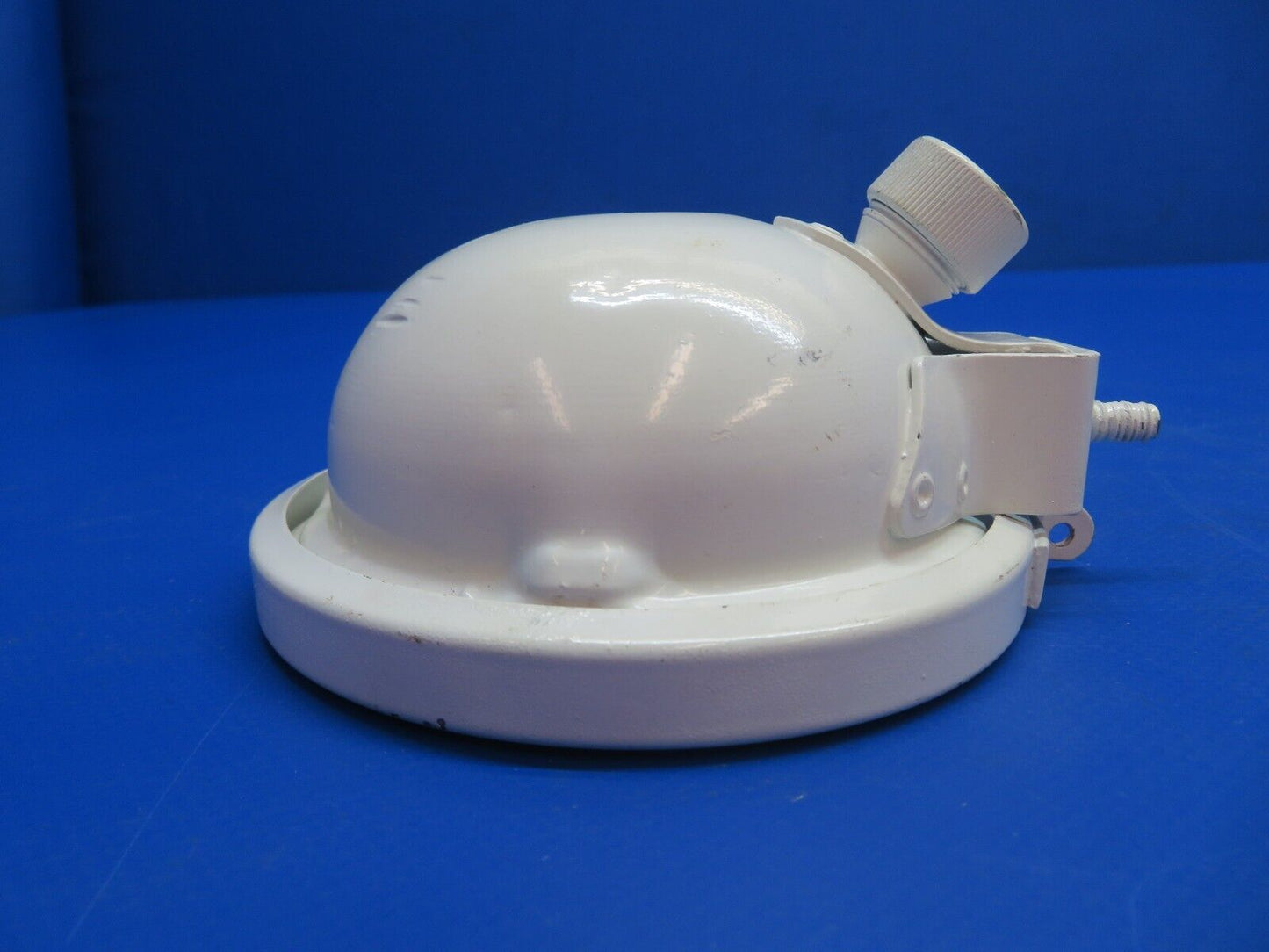 Cessna 310 Nose Gear Taxi Light Housing Assy P/N 0842215-8 (0922-785)