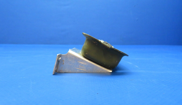 Cessna 210 Reflector Courtesy Light w/ Bracket P/N 0413140-5 (0523-286)