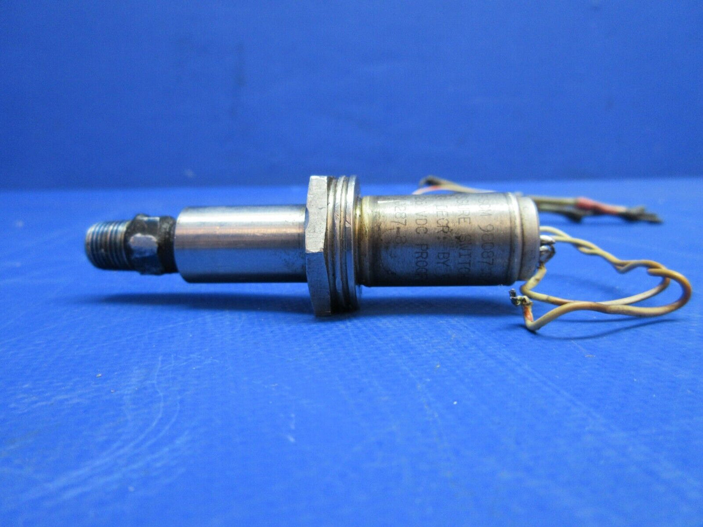 Cessna 310 / 310I Neo-Dyn Pressure Switch Assy 28V P/N 9910287-8 (0923-945)