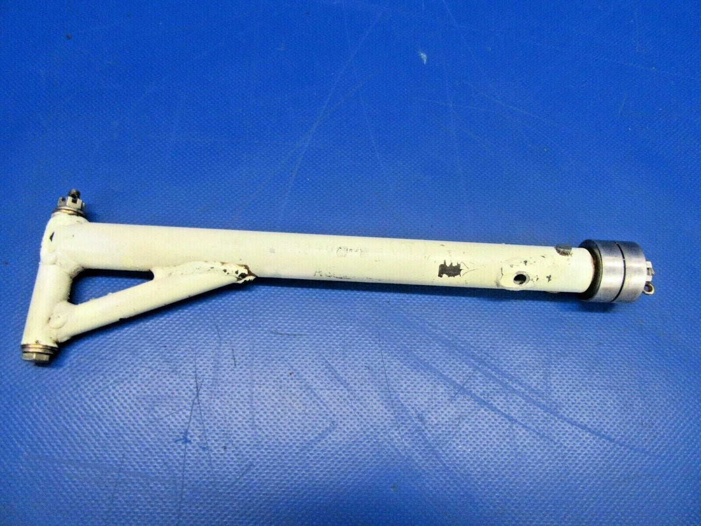 Bellanca 17-30A Super Viking Actuating Arm Aileron RH 195347R/H (0819-306)