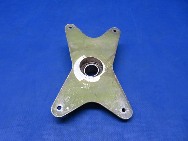 Piper PA-28R-180 LH MG FWD Trunnion Fitting P/N 67040-12 (1123-488)