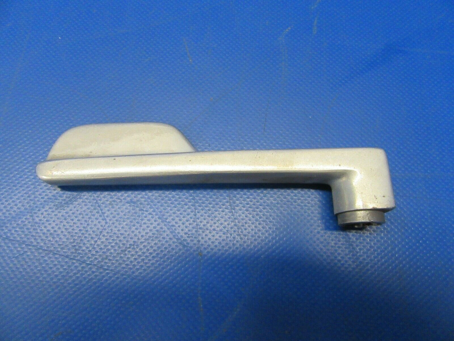 Cessna 310P Cabin Door Handle 0811490-88 5111559-3 (0819-187)