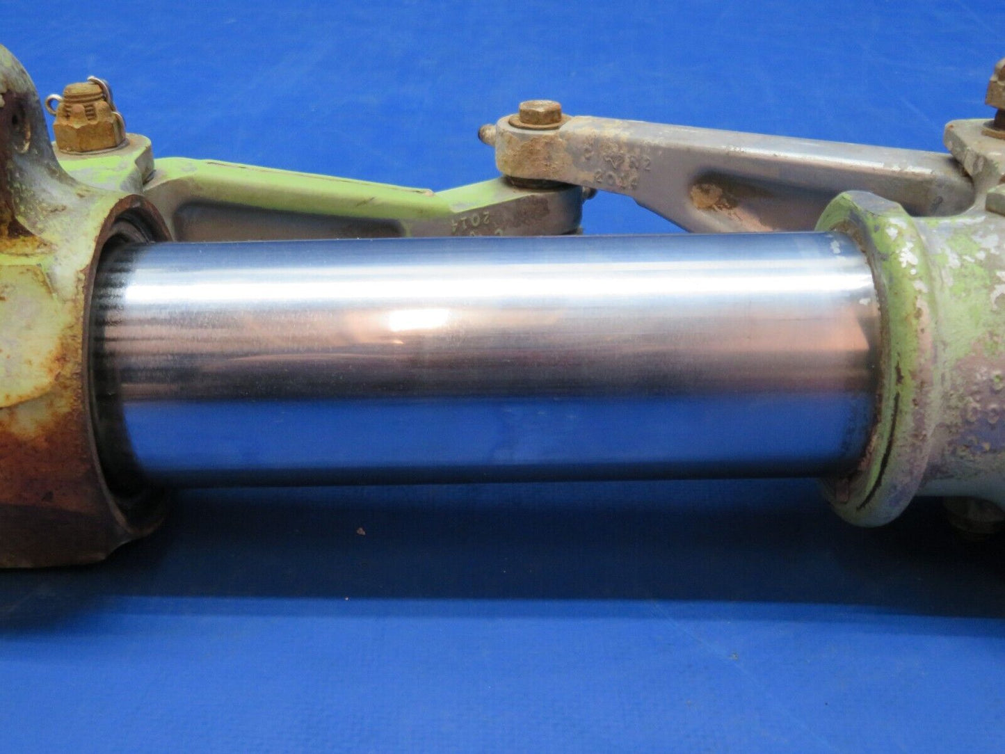 Cessna 310 / 310F RH Main Gear Assy P/N 0841000-96 FOR PARTS (1123-393)