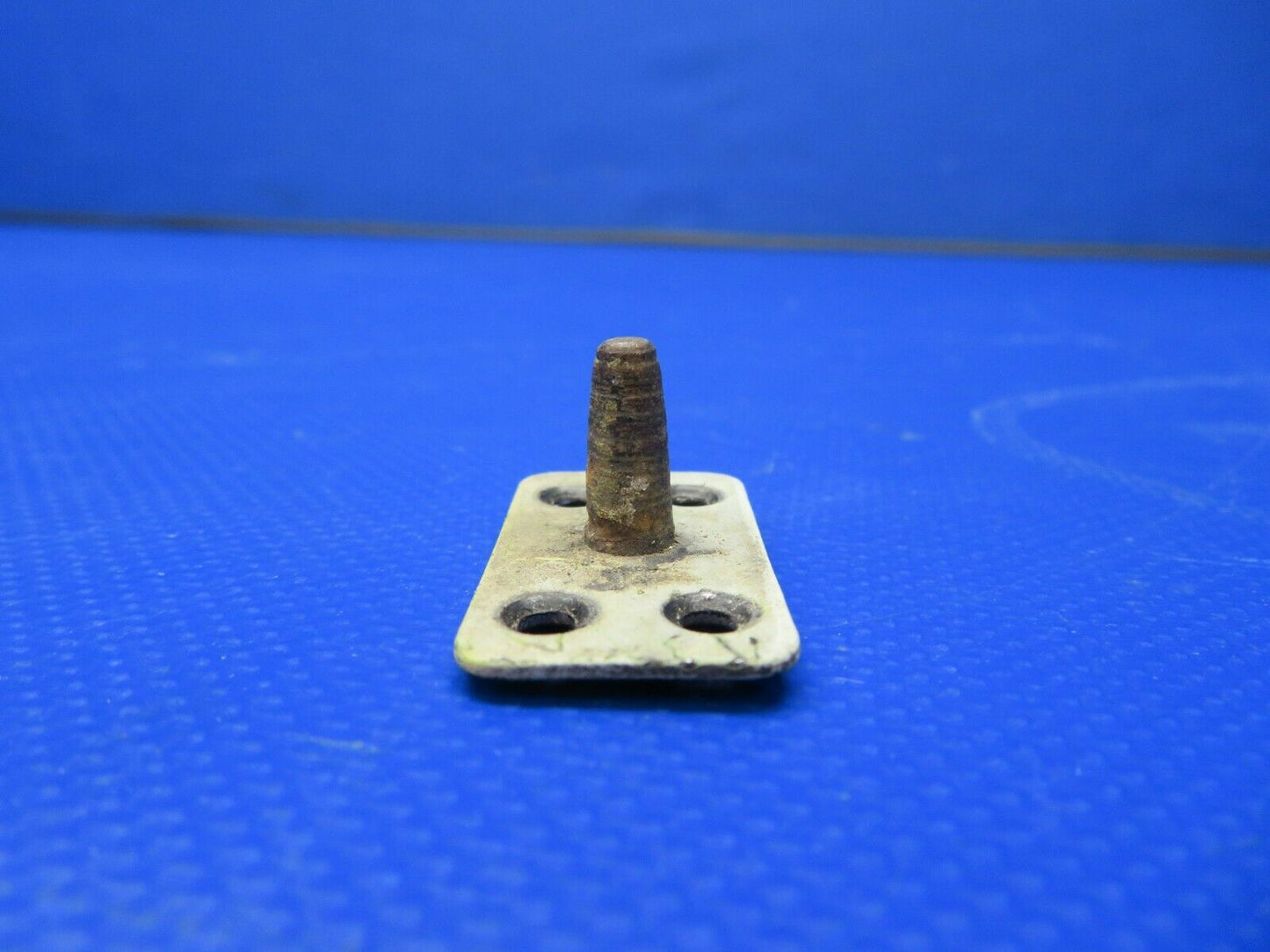 Piper PA-31 Navajo Pin Assy Top Cowl P/N 41812-00, 41812-000 (0521-706)