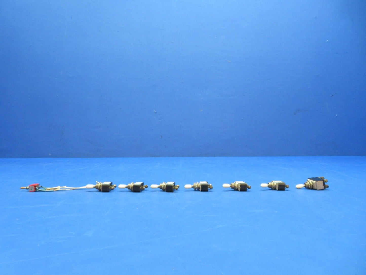 Cessna 310 / 310Q Cutler Hammer Toggle Switch P/N AN3021-2 LOT OF 8 (0923-318)