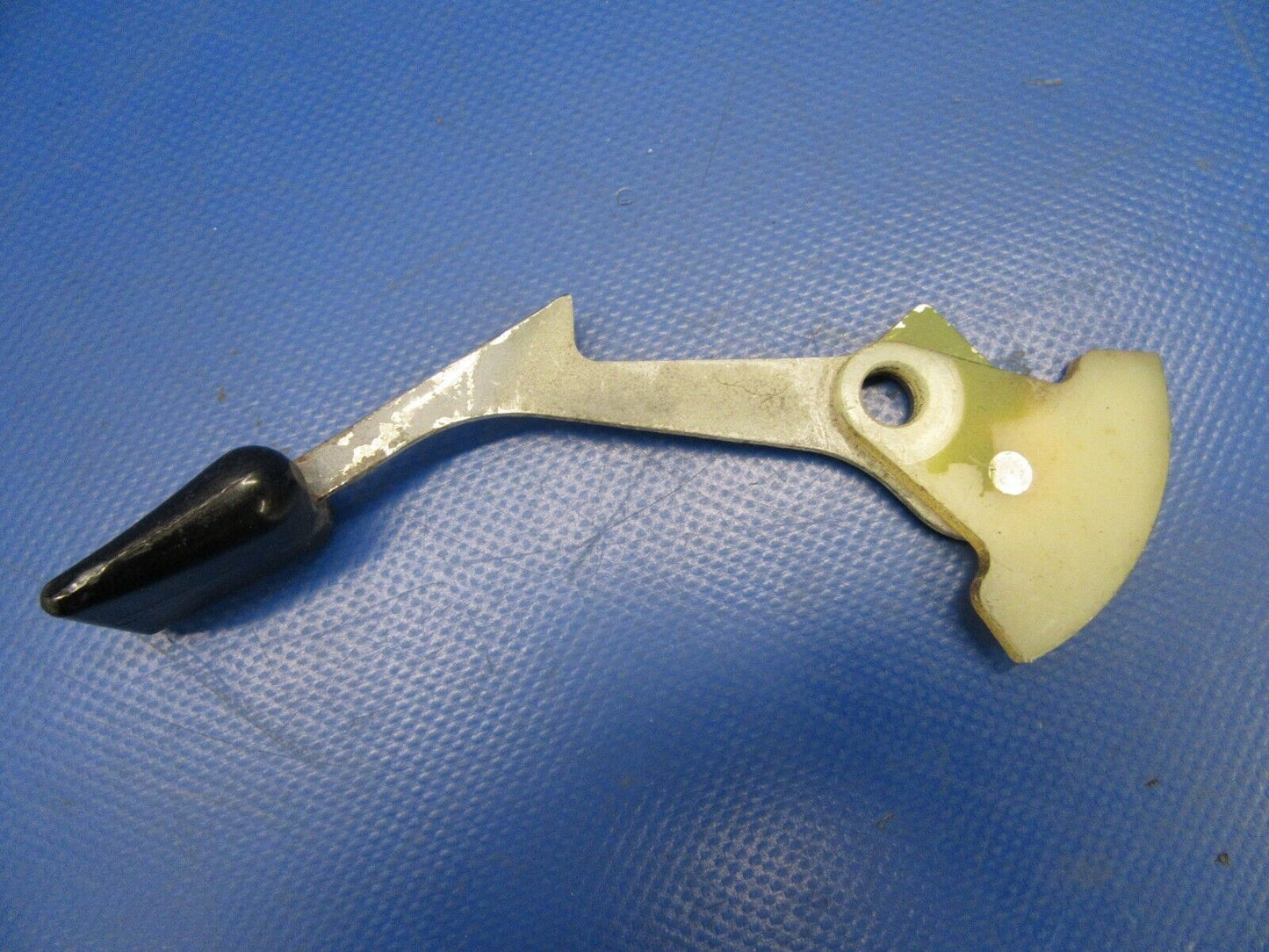 Cessna 310 / T310 Flap Arm & Lever Assembly 0861526-11, 0861526-14 (0619-181)