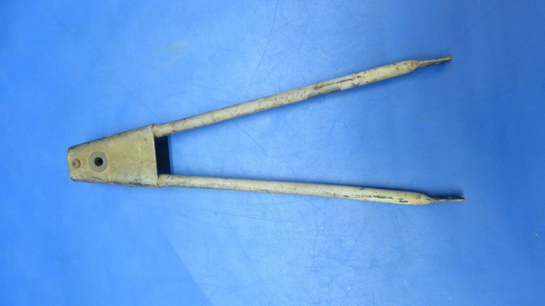 Piper PA-28 Early Stabilator Trim Bracket Fork Assy P/N 62814-00 (0523-217)