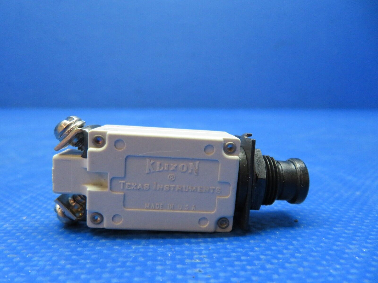 Klixon 2-1/2 amp Circuit Breaker P/N 7277-2-21/2 LOT OF 2 NOS (0224-227)