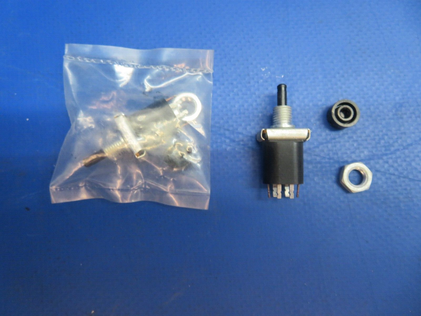 Piper Ammeter & Magneto Switch P/N 487-938 LOT OF 2 NOS (1122-568)