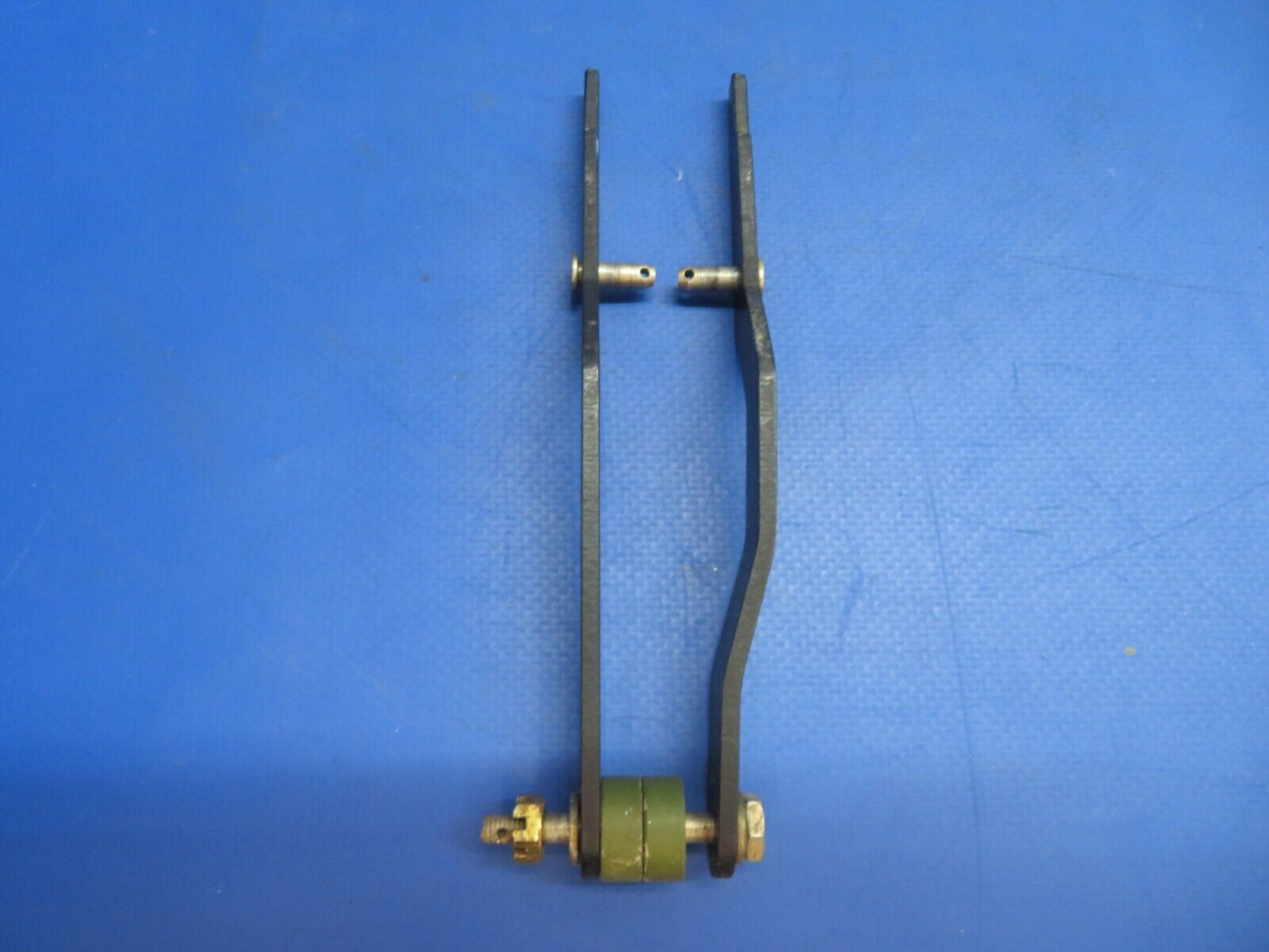 Piper PA-34-200T Lever Assy Fuel Selector Valve LH & RH P/N 96085-00 (0323-538)