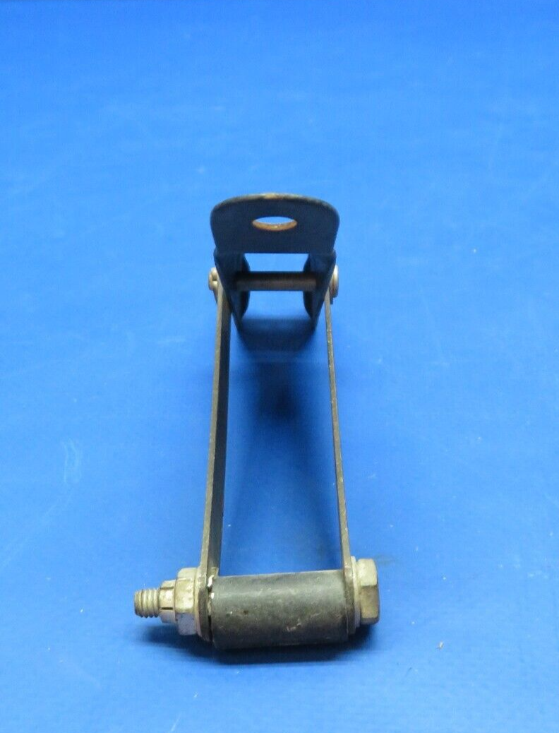 Piper PA-25 Latch Assy FWD Distributor Attachment P/N 61781-00 (0523-131)