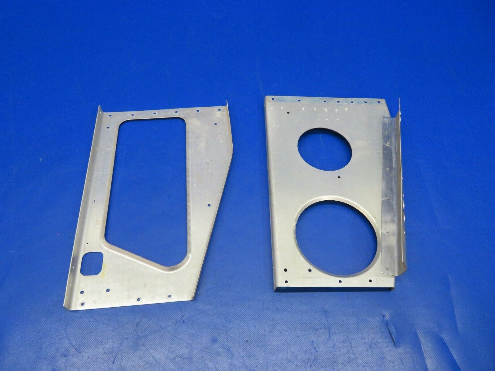 Beech Baron 58P Radar Mounting Bracket P/N 002-410071-7, 102-320052-3 (0420-136)