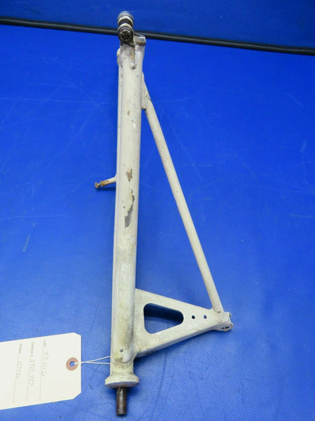 Beech 95-B55 RH Main Landing Gear Retract Brace Assy P/N 35-815155-611 (0721-777