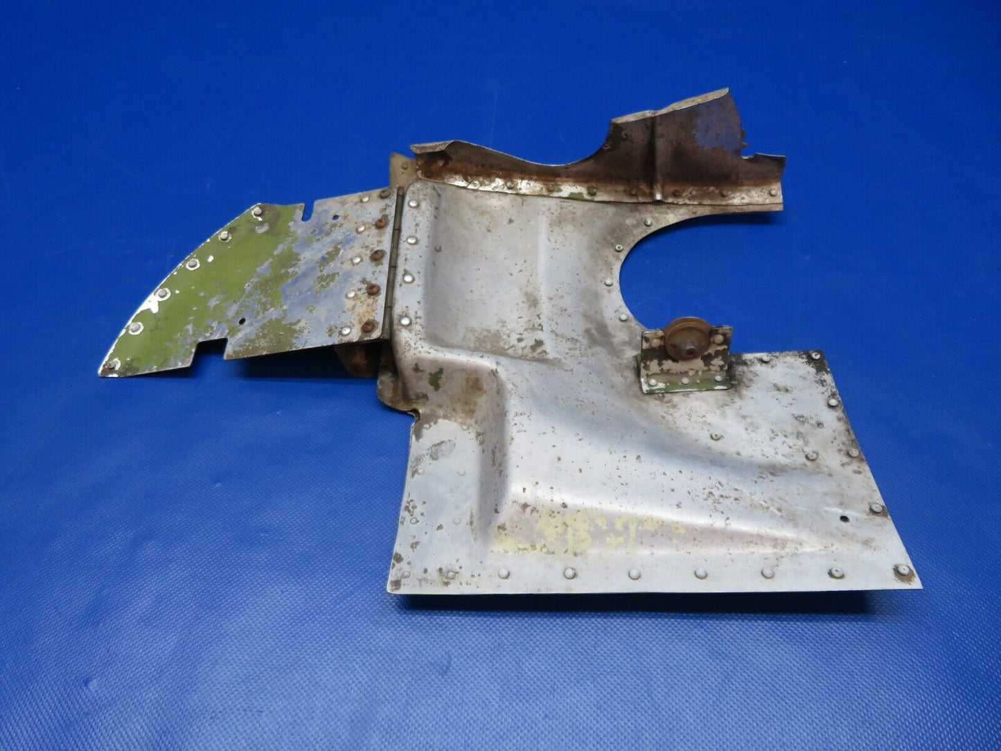 Cessna 337 / 337E RH FWD Cowl Flap Assy P/N 1552008-2 (1223-302)