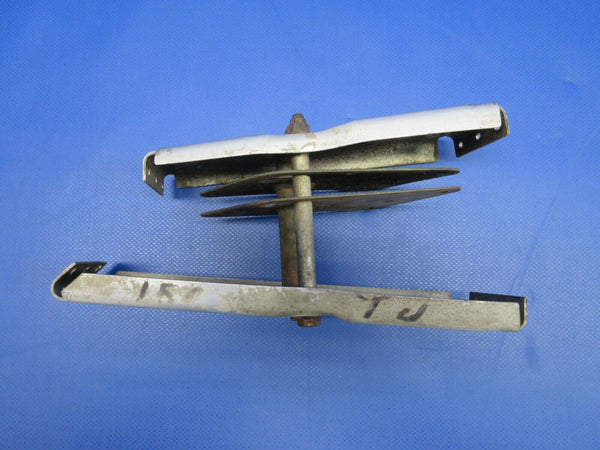 Cessna 150 Aileron Bellcrank Right Hand P/N 0523223-1 (0224-1312)