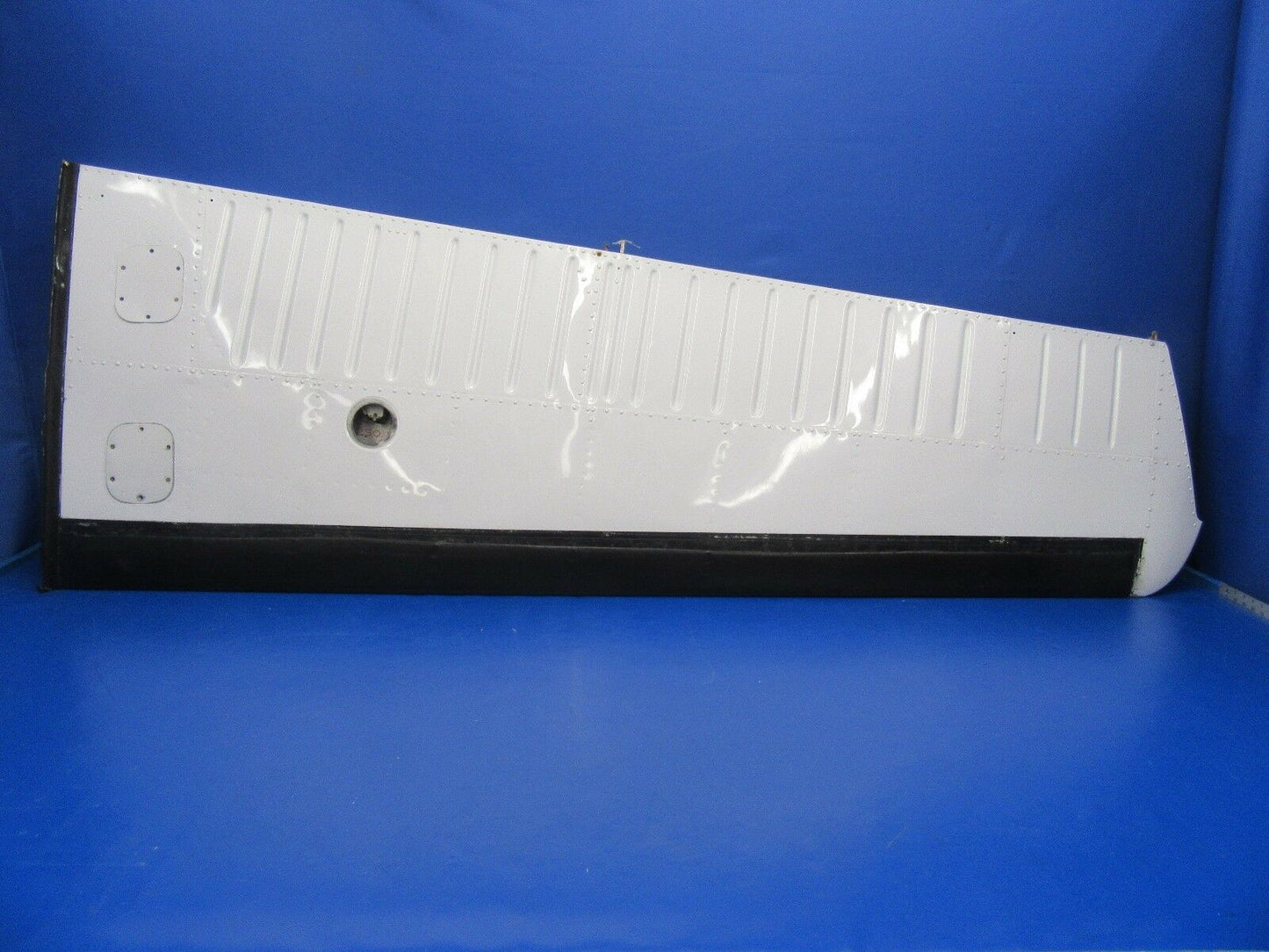 Beech Baron 95-B55 Horizontal Stabilizer RH P/N 95-620010-634 (0118-233)
