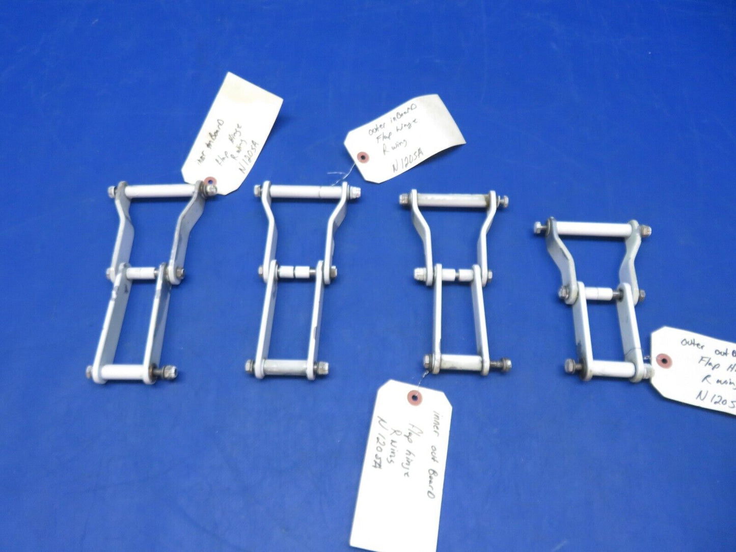 Cessna 310 / 310Q Right Wing Flap Scissors Assy P/N 0862101 LOT (0923-697)
