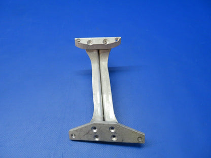 Cessna 210 / 210A RH Nose Gear Door Actuator Bracket P/N 1213256-2 (1122-450)