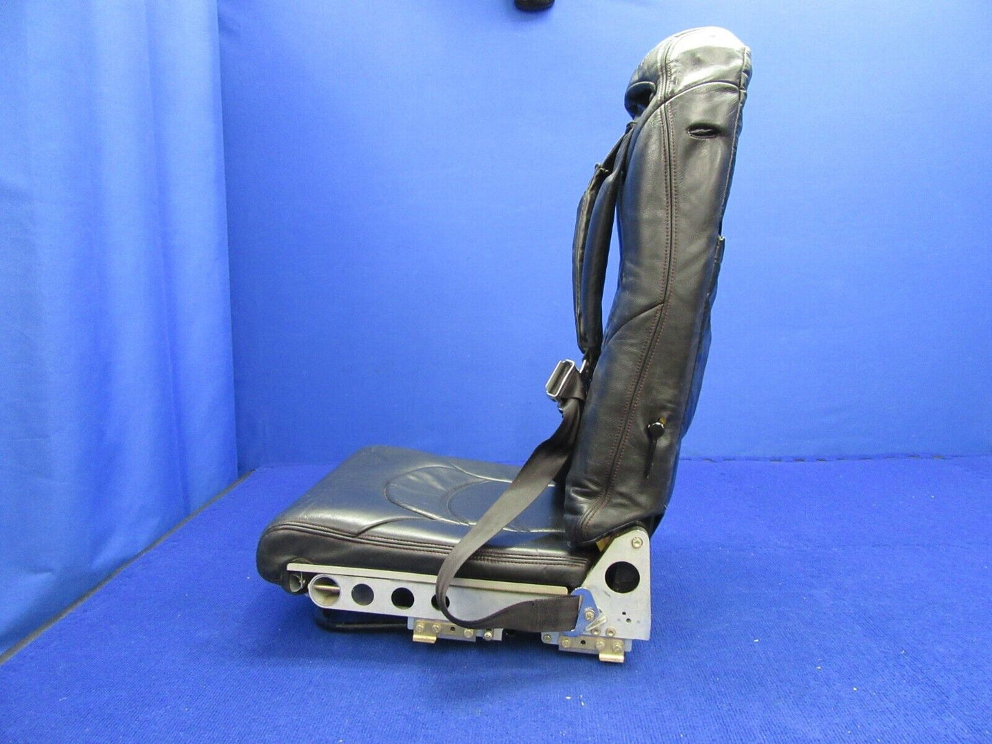 Cirrus SR-22 Co-Pilot Seat Amsafe Airbag System P/N 20907-404-030 (0122-359)